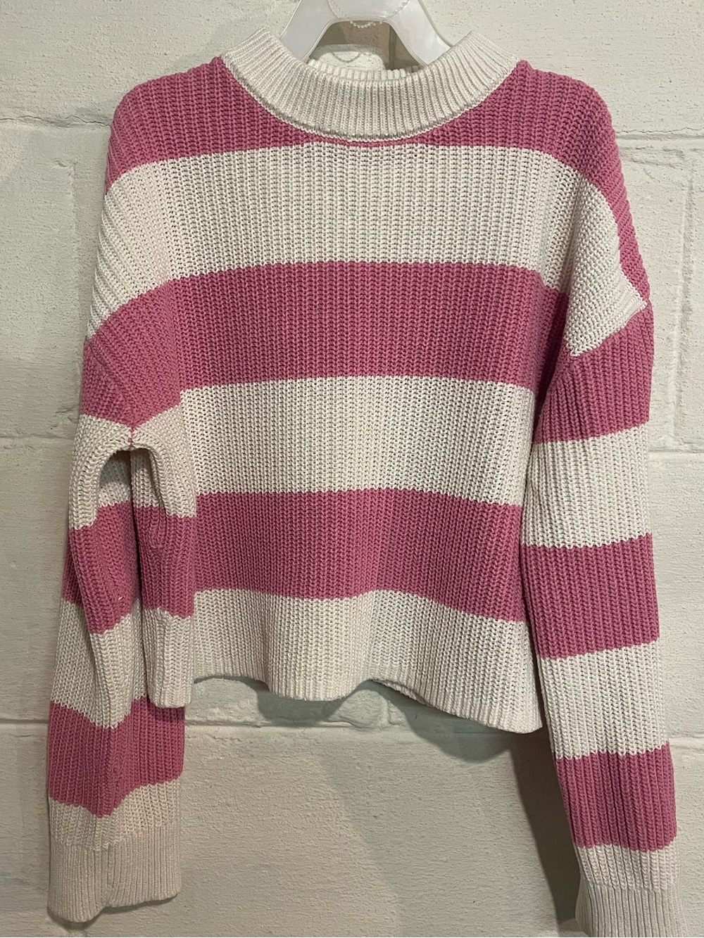 H&M cotton blend sweater. Kids cropped fashion crew neck.